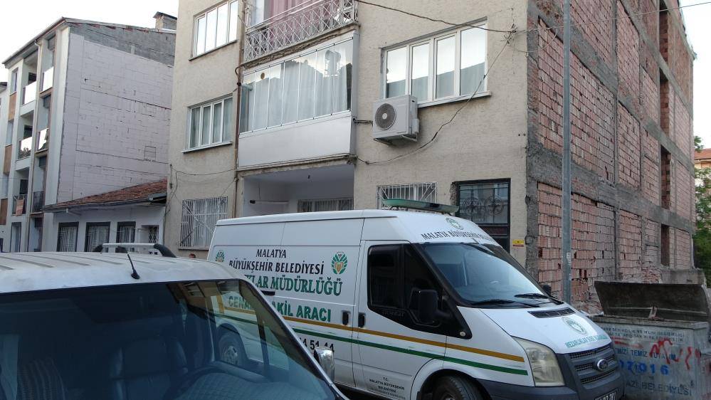 18 yaşındaki genç kızı eve giren ablası korkunç halde buldu 5